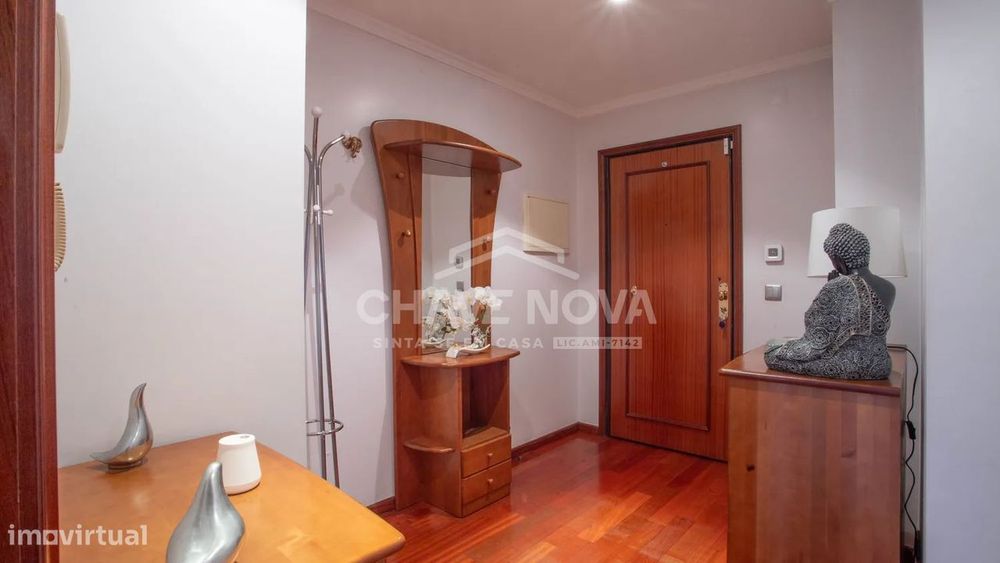 Apartamento T2 com Varanda e Garagem Box