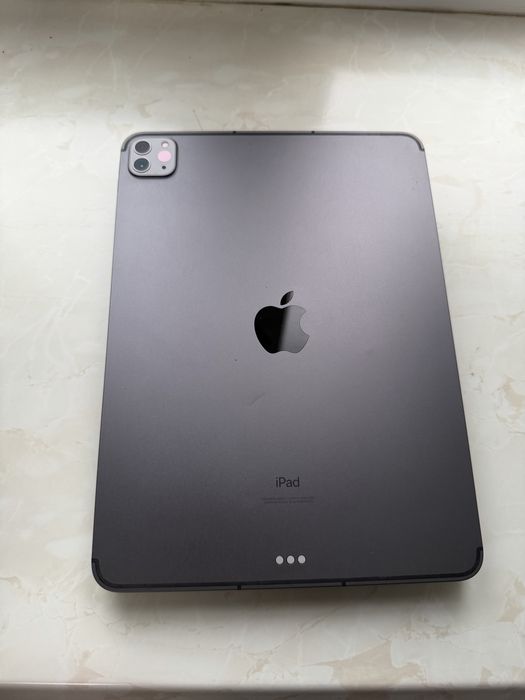 iPad Pro 11 M1 2021 256Gb Space WiFi+LTE Гарний стан, рідний АКБ 95%