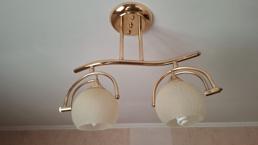 Продам нову стельову люстру.