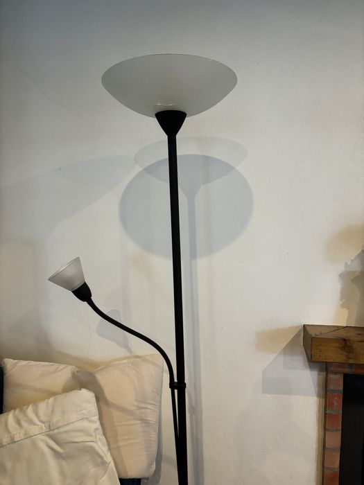 candeeiro de pe preto