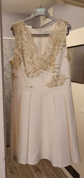 Sukienka kremowa ze złotym haftem na różne okazje
