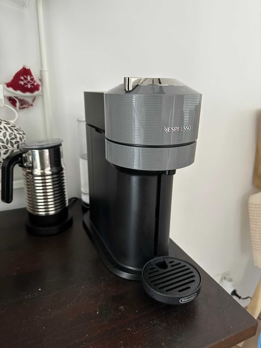 Máquina de Café Nespresso Vertuo Next by DeLonghi - com Garantia