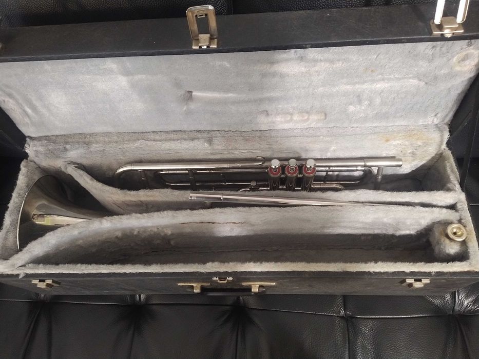 Trombone de pistons Kuhnl & Hoyer. Alemanha, anos 70