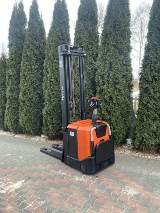 Paleciak elektryczny toyota 540 triplex