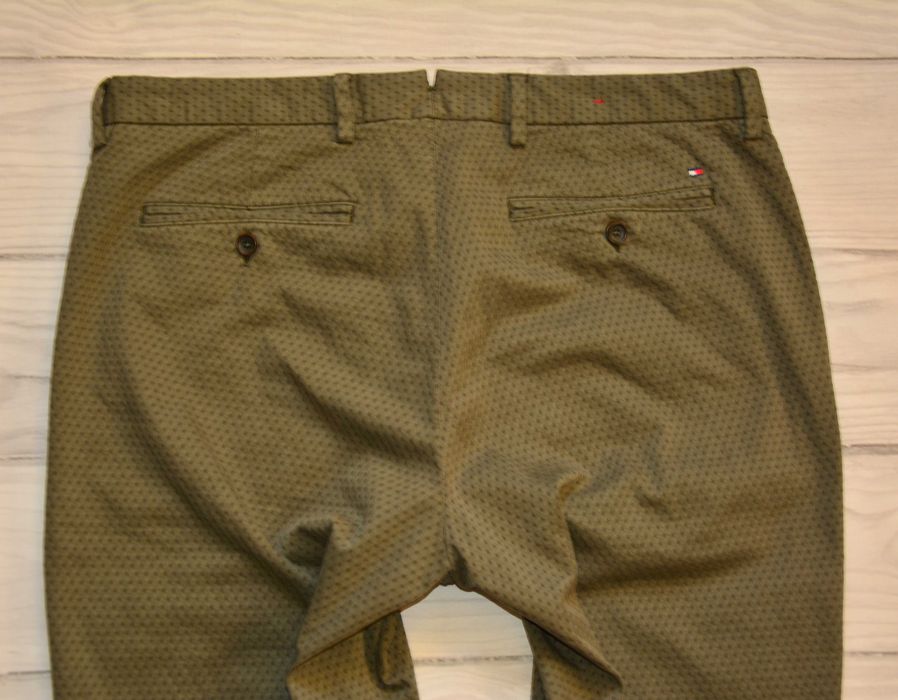 Spodnie TOMMY Hilfiger r. 50