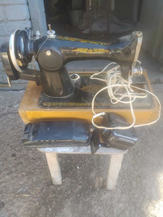 Продам швейну машинку!