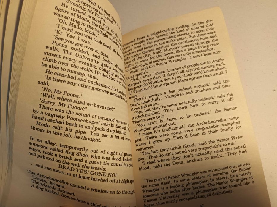 "Reaper Man" por Terry Pratchett