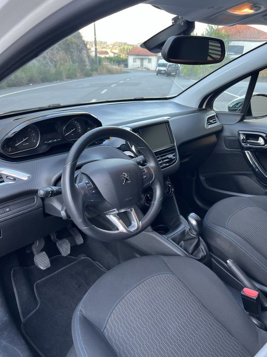 Peugeot 208 1.5 Blue-HDI Signature — photo 5
