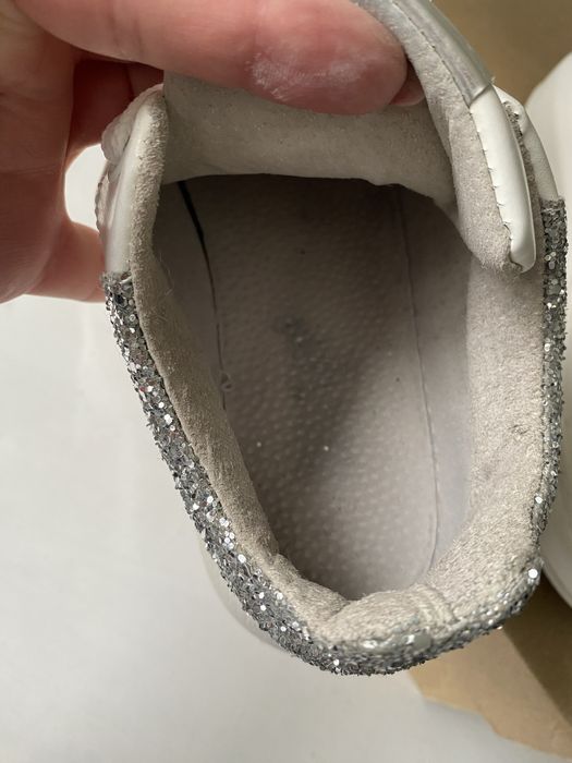 Ботинки бежеві на шнурівці з шкірзаму, білі шкіряні