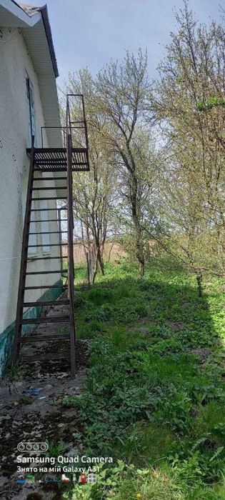 Продається будинок з газом в будинку та вода в дворі Н