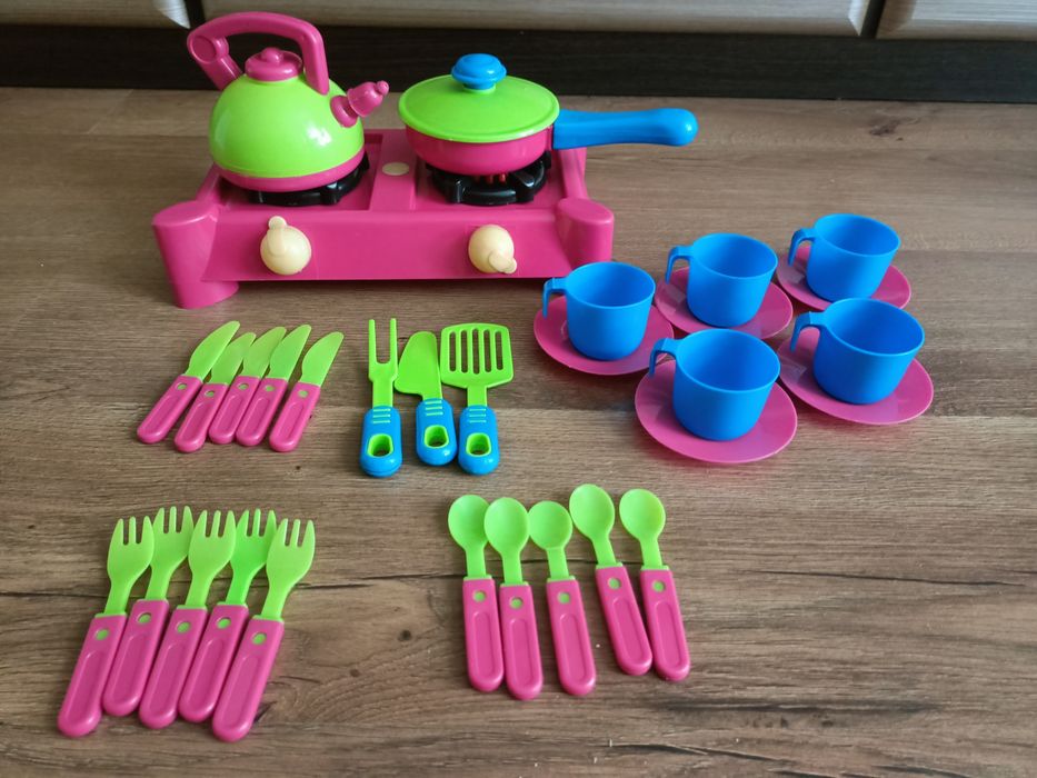 Дитячий посуд і плитка