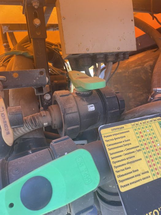 Продам польовий оприскувач.   Caruella OLYMPIA