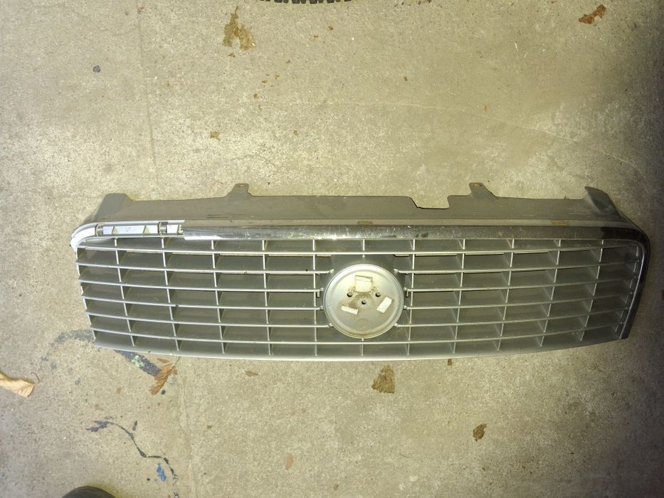 Решітка радіатора Fiat Linea 2011 Р.В. ОРИГІНАЛ ПІД ВІДНОВЛЕННЯ.