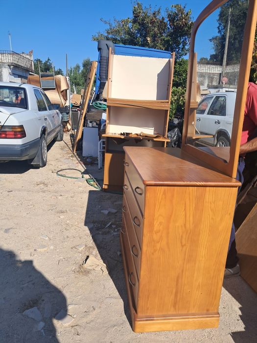 Cómoda quatro gavetas em cerejeira com espelho