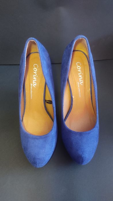 Sapatos de salto alto azul