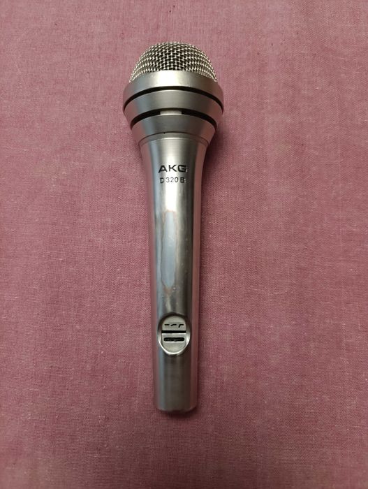 Вокальний мікрофон AKG D320B. made in Austria. шнуровой микрофон.