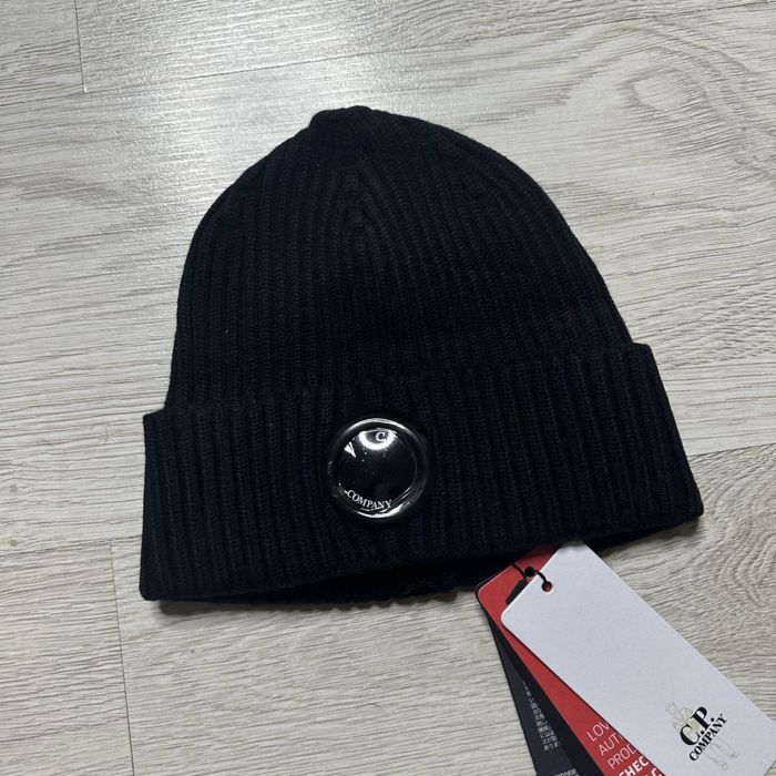 Шапка C.P. COMPANY - В Наявності !