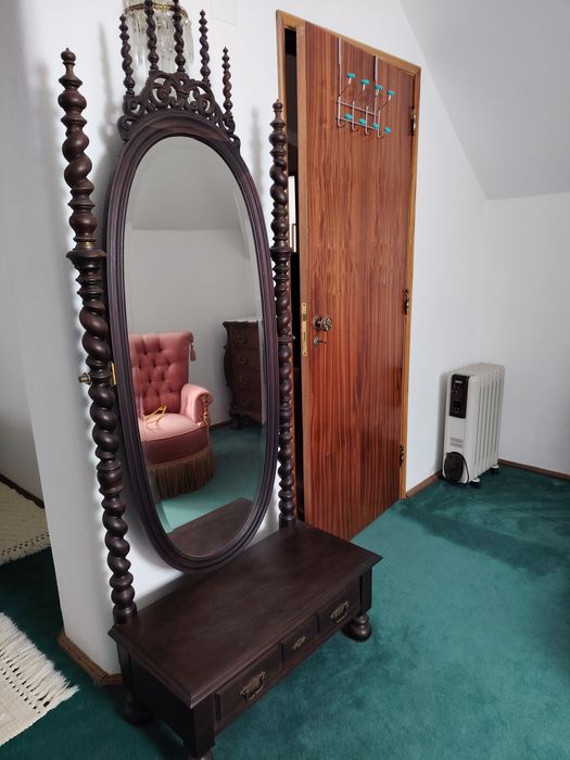 Penteadeira ou Toucador em Madeira com Bilros