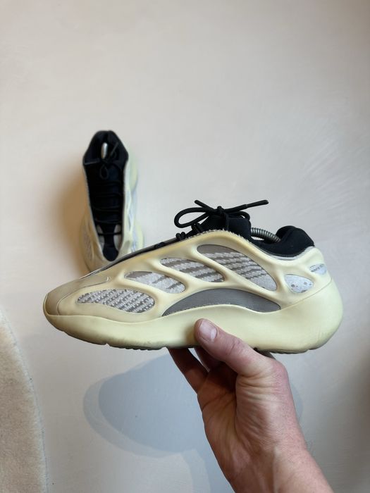 Кроссовки Adidas Yeezy 700 ст. 27 см