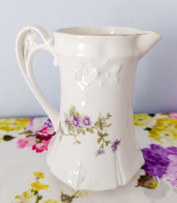 Leiteira em Porcelana Francesa