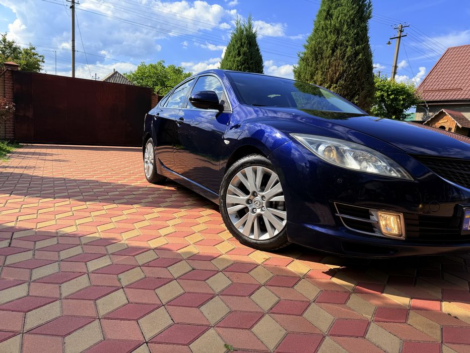 Продам свой  автомобиль MAZDA 6