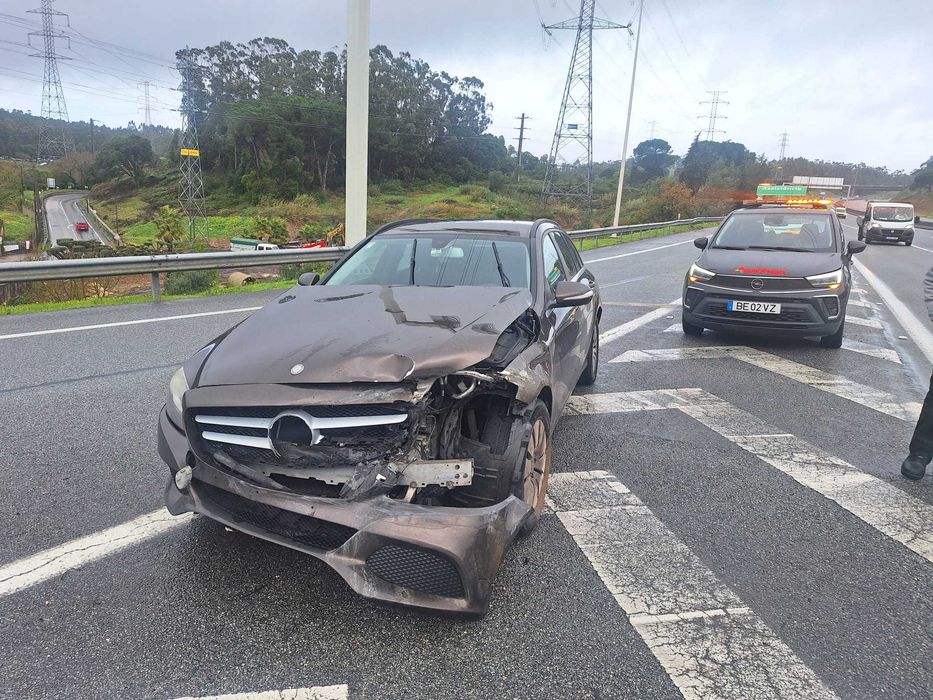 Mercedes Benz c180 Bluetech - Acidentado