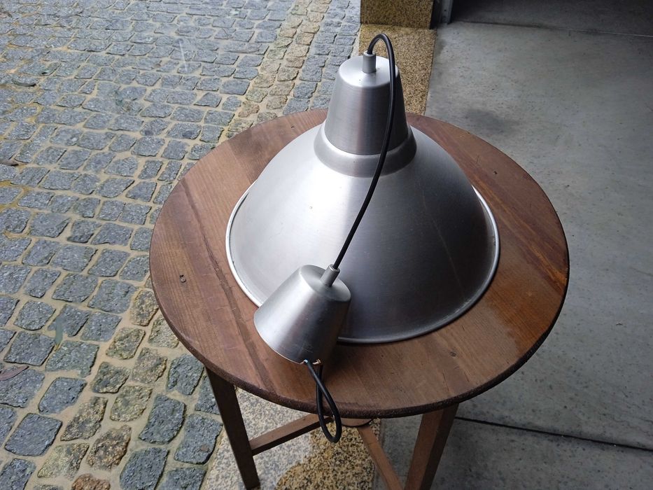 Candeeiro de tecto em alumínio