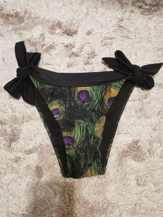 Ciekawy i wygodny dół damskiego bikini.