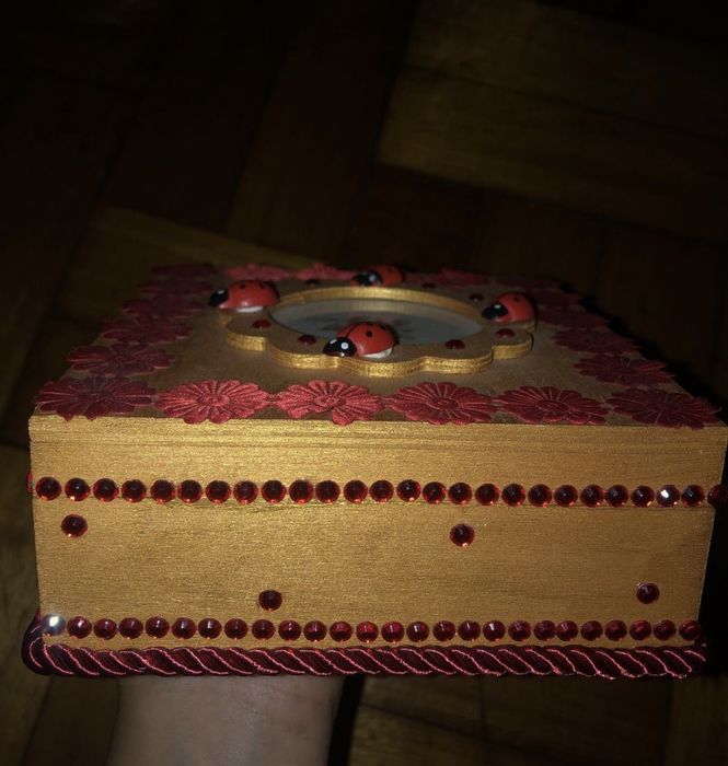 Caixinha decorada à mão