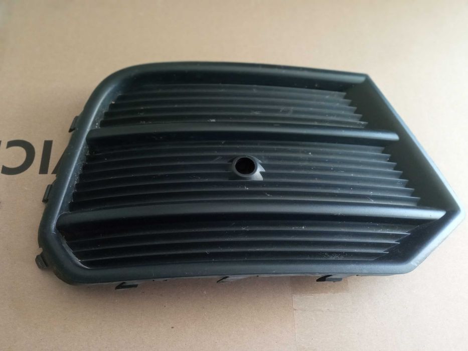 Audi Q3 8U Lift Kratka Zderzaka Prawa Przednia 8U0 Zaslepka Oryg