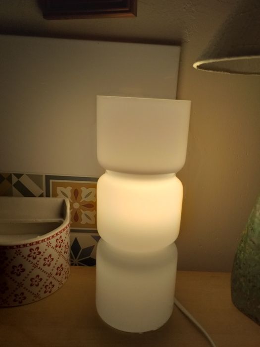 Szklana lampa stołowa