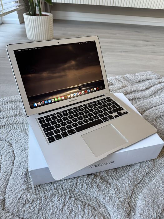 MacBook Air 13" 2017 | 8GB RAM | Stan Baterii: normalny (318 cykli)
