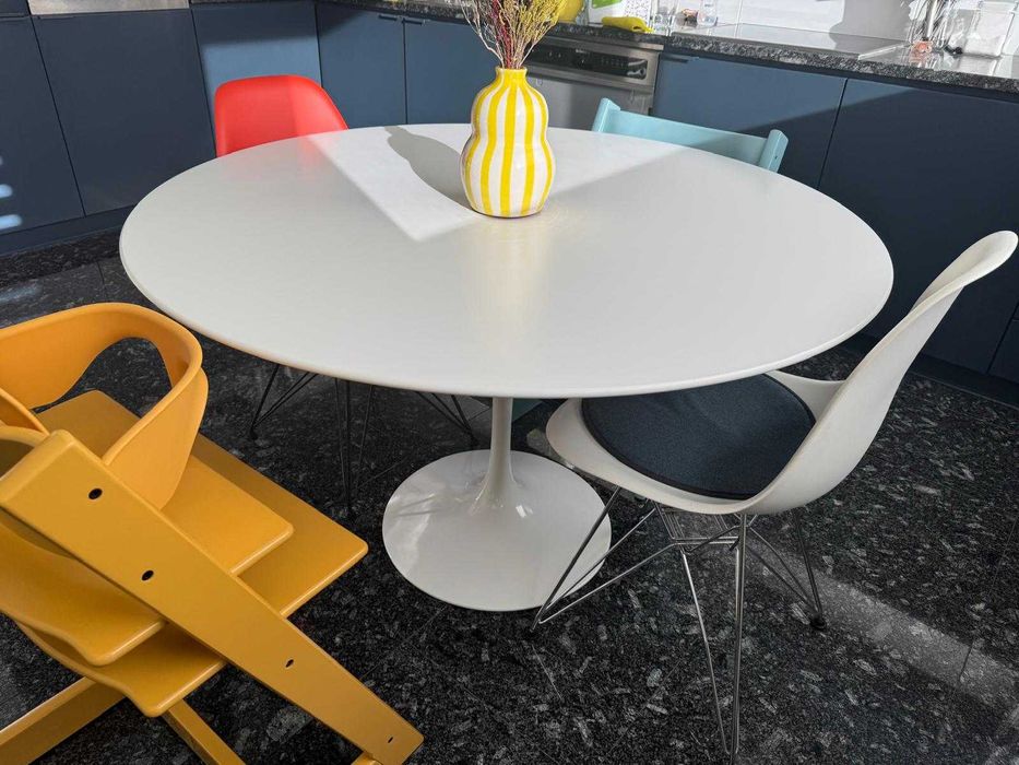 Mesa Saarinen, marca Knoll, nova