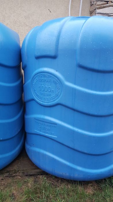 Продам пищевые трехслойные бочки на 1000 л