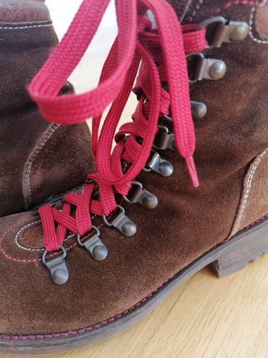 Botas Castanhas Camurça Forradas com Pêlo