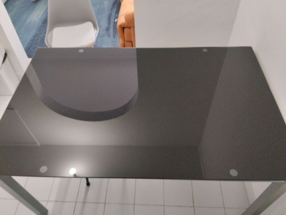 Mesa jantar em vidro.