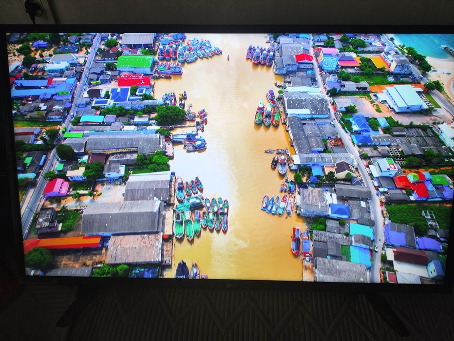Смарт 4к телевізор LG 43 .