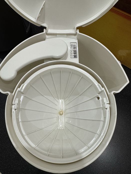 Продам кавоварку Philips HD7447/00