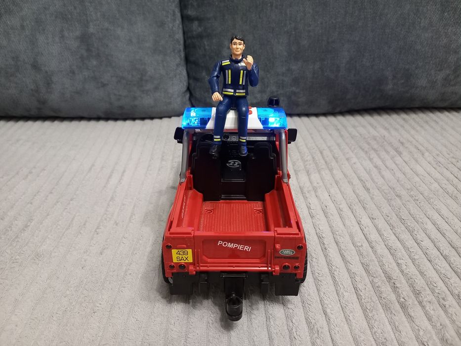 Рятувальна пожежна машинка Bruder з фігуркою