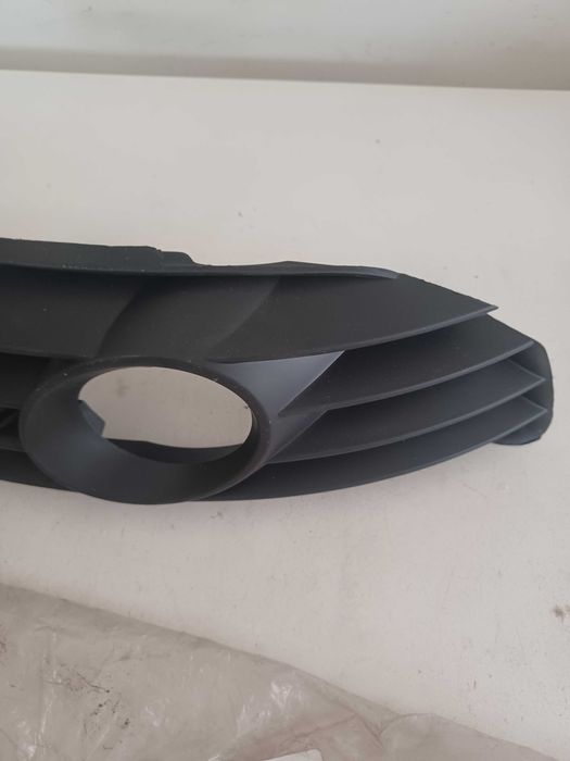 VW Passat 3BG B5.5 Grelha Direita Para-choques com sitio Farol Nevoeiro
