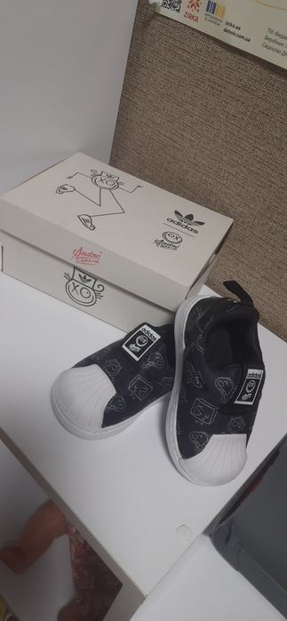 Кросівки Adidas оригінал розмір 20 устілка  12,5 см