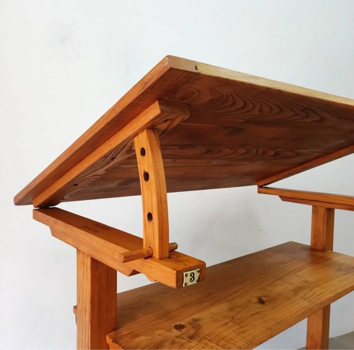 Estirador dos anos 70 restaurado em madeira maciça