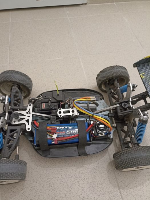 Carro RC elétrico 1/8. Vendo ou troco