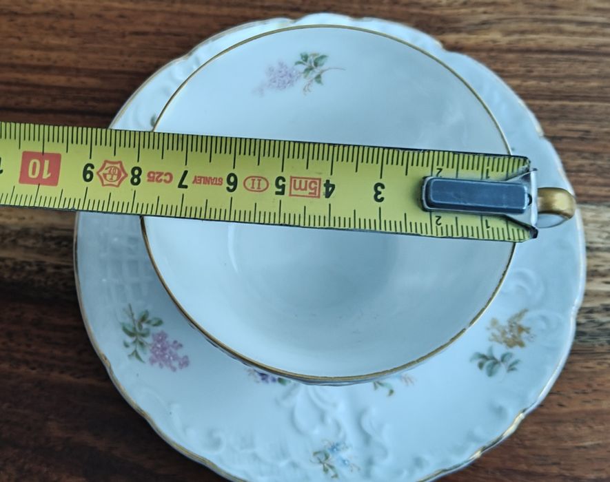 Pozłacana filiżanka w kwiaty Carl Tielsch