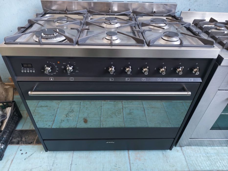 Професійна газова плита Smeg