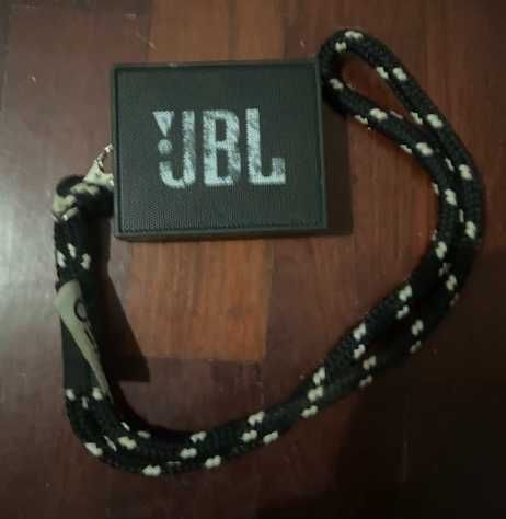 JBL GO Black com Apoio a Corrente