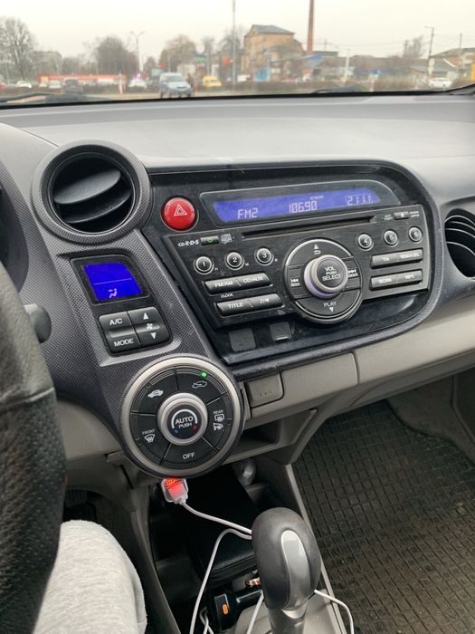 Хонда інсайт гібрид 2010р