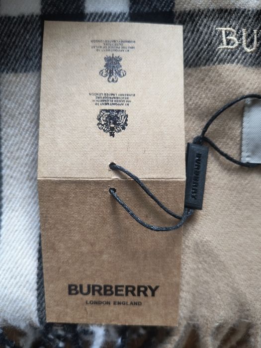 szalik burberry idealny na zimę i wiosne