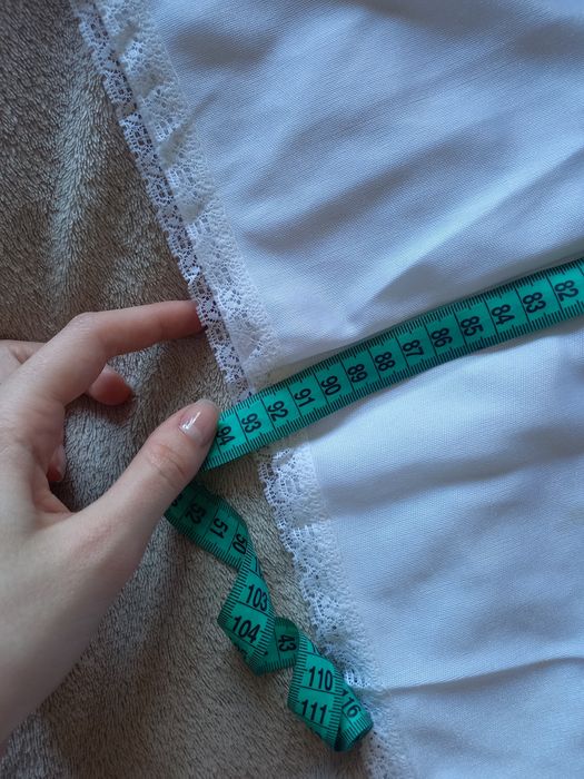 Жіноча нічна сорочка (пеньюар)