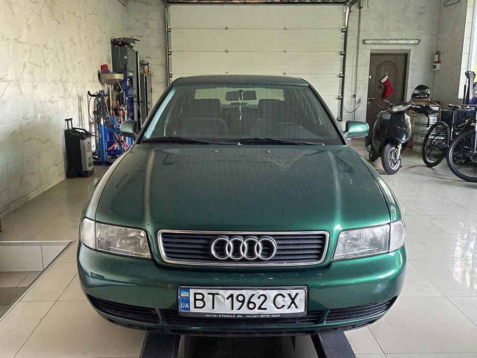 Audi A4B5 1.6 Газ/бензин